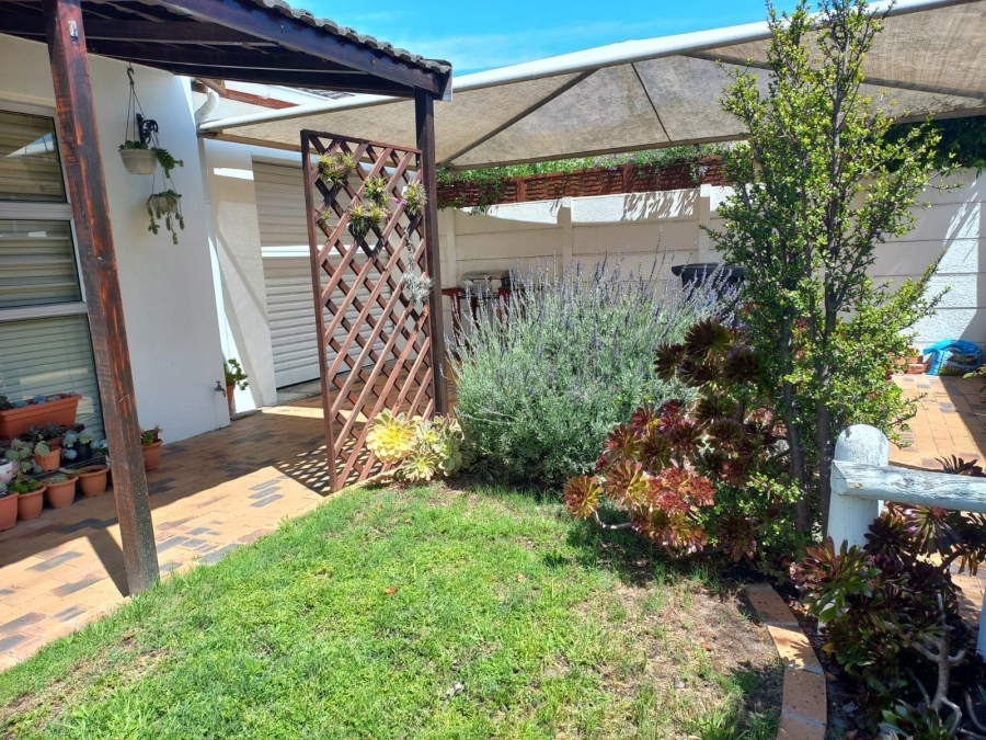 To Let 2 Bedroom Property for Rent in West Beach Western Cape